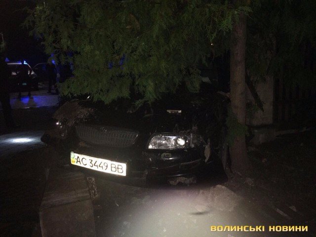 Нічна аварія в Ківерцях: водій втік з місця події