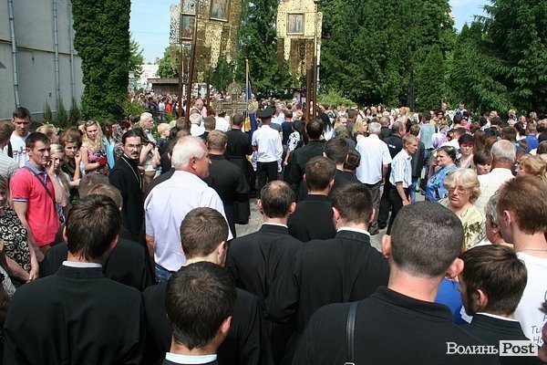 У центрі Луцька відспівали вояків, загиблих під Волновахою. ФОТО
