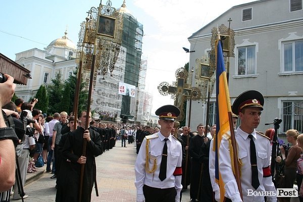У центрі Луцька відспівали вояків, загиблих під Волновахою. ФОТО