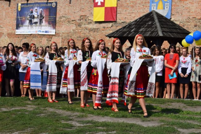 Першокурсників Луцького педколеджу посвятили у студенти. ФОТО