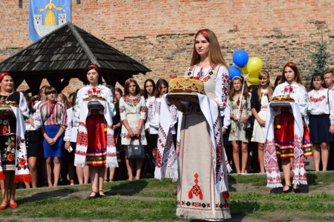 Першокурсників Луцького педколеджу посвятили у студенти. ФОТО