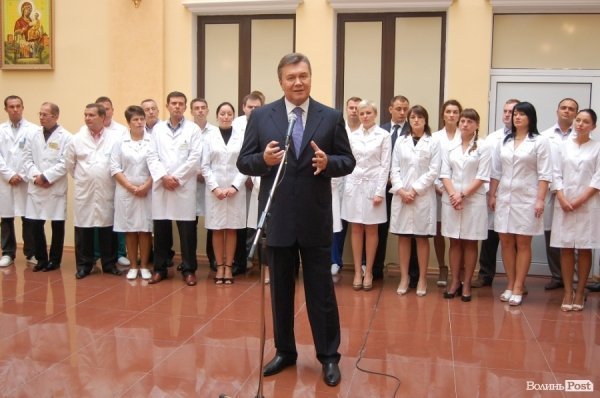 Янукович відвідав Волинську обласну клінічну лікарню. ФОТО