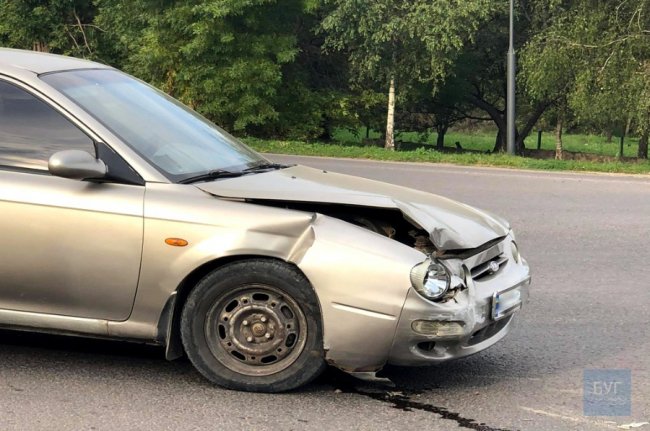 Аварія на Волині: бус Renault зіткнувся з легковиком. ФОТО