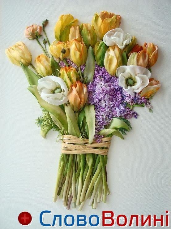 Унікальні квіти з шовкових стрічок. ФОТО