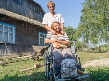 Він став для неї ногами: зворушлива історія кохання подружжя волинян. ФОТО