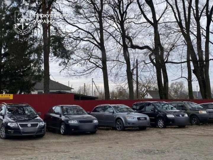 На Волині судять чоловіків, які ввозили авто під виглядом гумдопомоги для ЗСУ і продавали їх