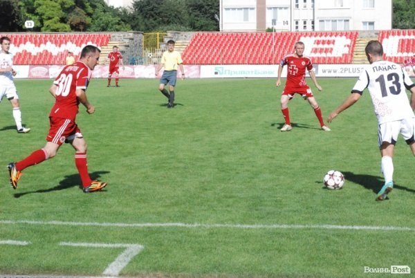Матч поколінь в Луцьку: ветерани «Волині» проти сучасників. ФОТО
