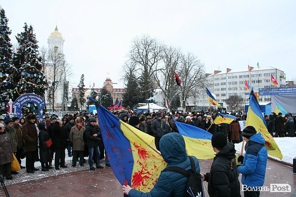 У центрі Луцька люди ледь не побилися з міліцією. ФОТО