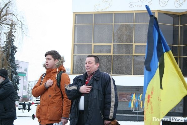 У центрі Луцька люди ледь не побилися з міліцією. ФОТО