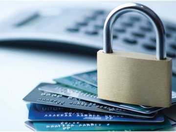 Як захистити гроші від шахраїв: 4 простих правила від банкіра