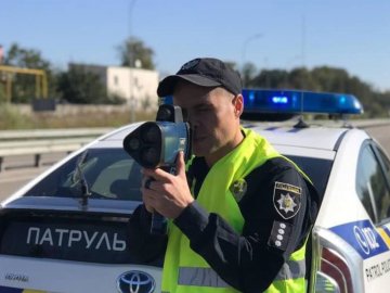 На волинській трасі радар зафіксував швидкість авто, що втричі перевищувала норму