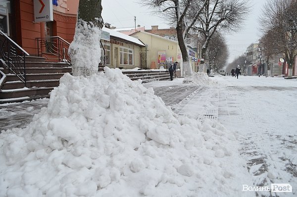 Луцьк засипало снігом. ФОТО