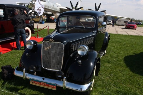 У столиці стартував найбільший фестиваль ретро авто OldCarLand-2016. ФОТО