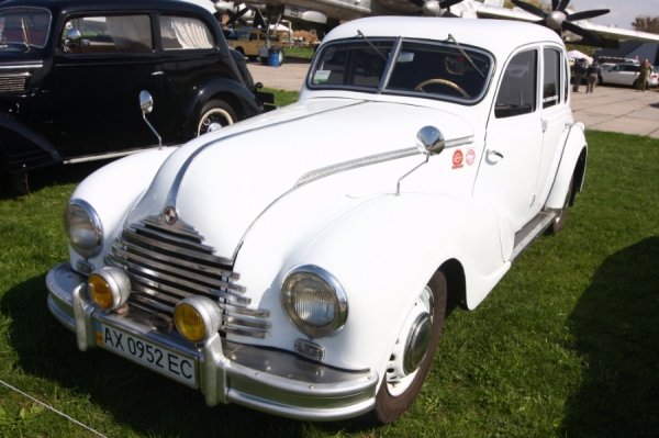 У столиці стартував найбільший фестиваль ретро авто OldCarLand-2016. ФОТО