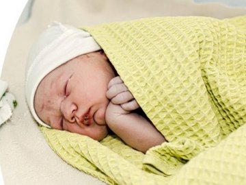 У Луцькому районі жінка народила дитину вдома