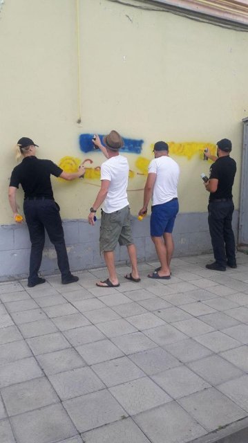 «Стоп наркотик!»: як у Луцьку боролися з небезпечною рекламою. ФОТО