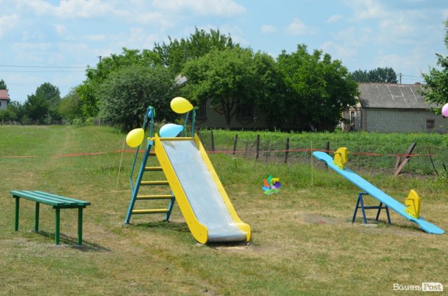 Новий майданчик і перше велике гуляння: в Оздові біля Луцька відсвяткували День села. ФОТО