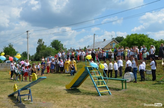 Новий майданчик і перше велике гуляння: в Оздові біля Луцька відсвяткували День села. ФОТО