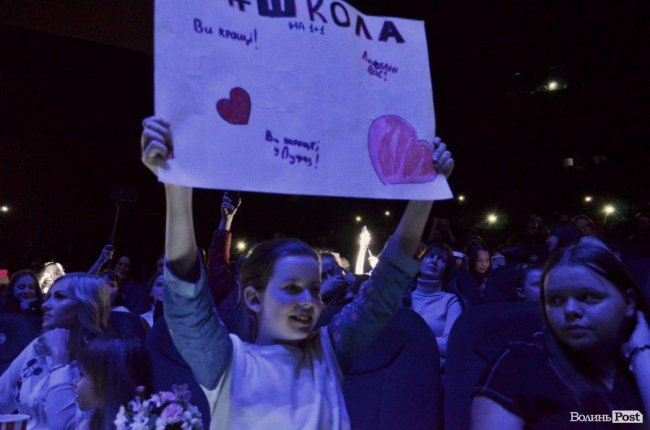 Актори серіалу «Школа» зустрілися з фанами у луцькому «Промені». ФОТО