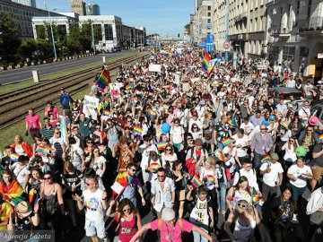 Варшавою пройшов рекордний марш за права ЛГБТ. ФОТО