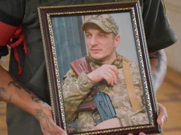 Лучани провели в останню дорогу Героя Олексія Ходирєва