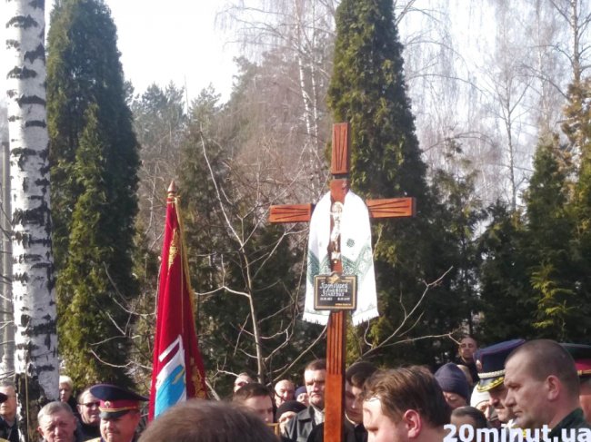 Тисячі людей у Тернополі прийшли попрощатися з братом митрополита Михаїла. ФОТО