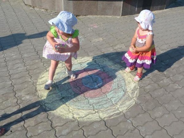 У Луцьку просто неба грали настільні ігри. ФОТО