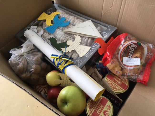 Волинські школярі відправили подарунки бійцям. ФОТО