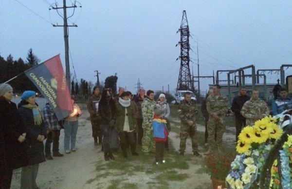 У Рожищі відбулася смолоскипна хода під гаслом «Вони загинули, щоб ми жили». ФОТО. ВІДЕО