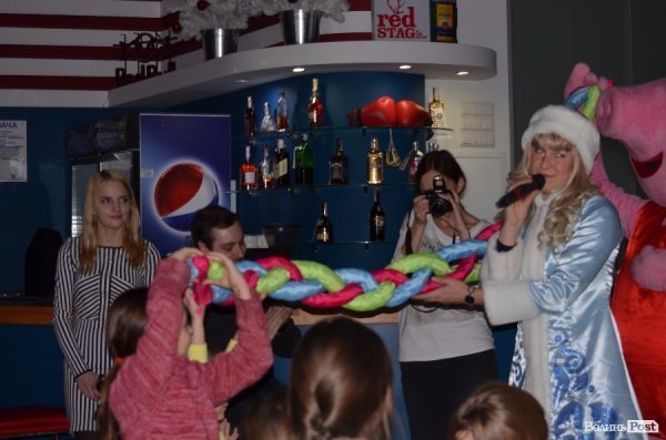 Луцький меценат Андрій Покровський влаштував різдвяне свято для соціально  незахищених діток