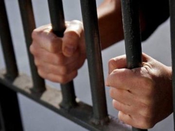 За численні крадіжки та розбої двоє лучан проведуть за ґратами 7 років