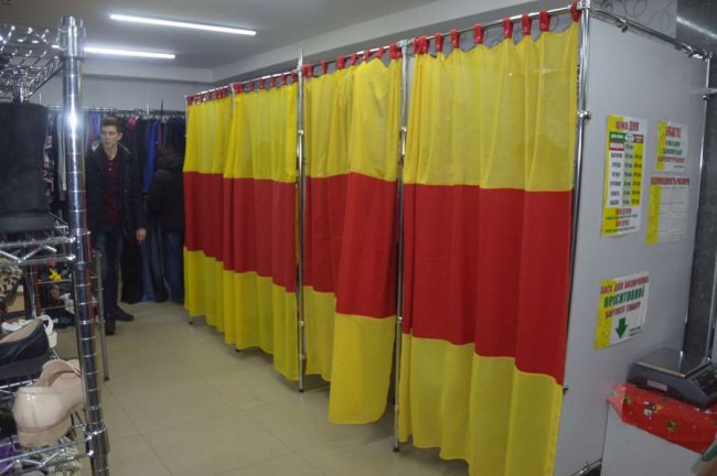 Шопінг у «секонд-хенді»: як лучани купують брендові речі