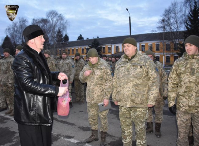 Капелан засіяв воїнів 14-ї бригади. ФОТО