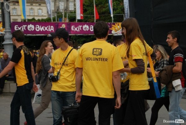 Як у Львові вболівали за Україну в матчі з Францією. ФОТО