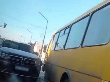 ДТП на Волині: Dodge влетів у маршрутку