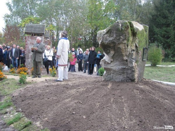 Під Луцьком відкрили єдиний на Волині пам’ятник козакові Мамаю 
