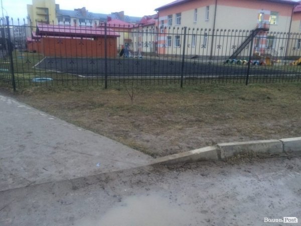 Луцьк: болото замість доріг. ФОТО