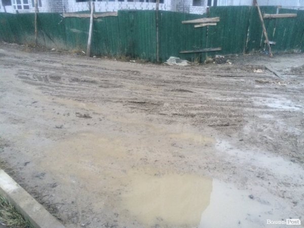 Луцьк: болото замість доріг. ФОТО