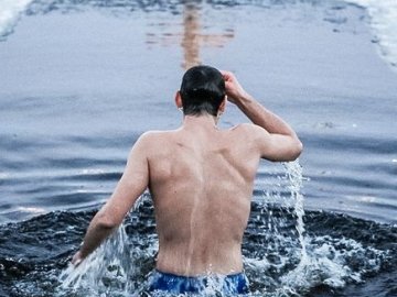 Як правильно купатися на Водохреще, щоб не захворіти