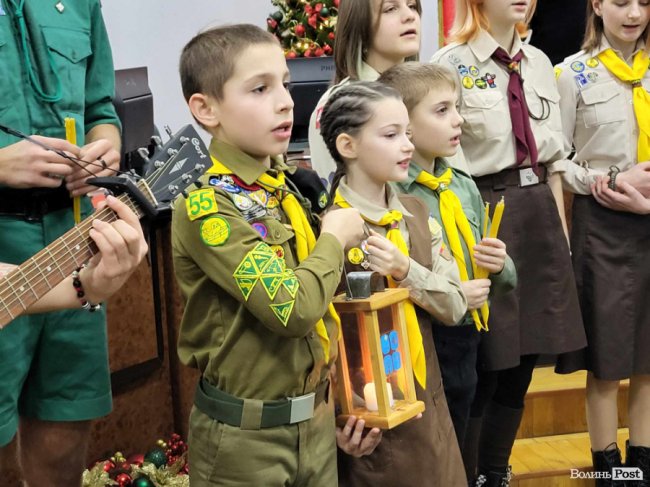 Луцьк отримав Вифлеємський вогонь миру. ФОТО