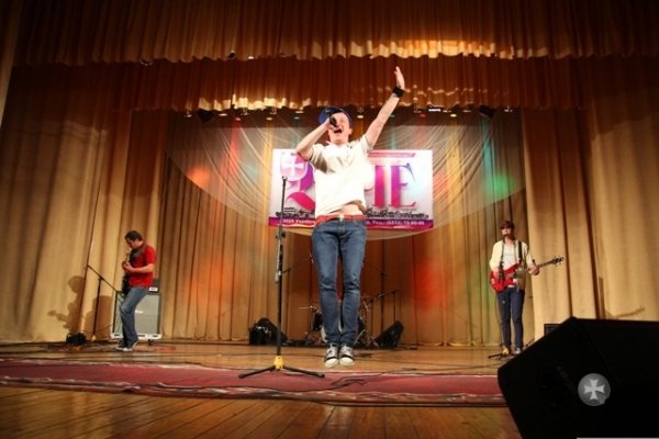 Гурт Віскула та його соліст Назар Вальчук