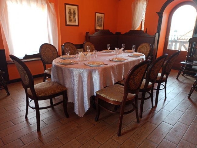 Бенкетна зала у «Брамі» – ідеальне місце для романтичних вечерь та родинних свят*