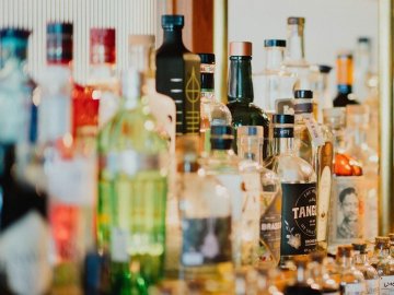 Вживання якого алкоголю знижує ризик захворіти на  COVID-19