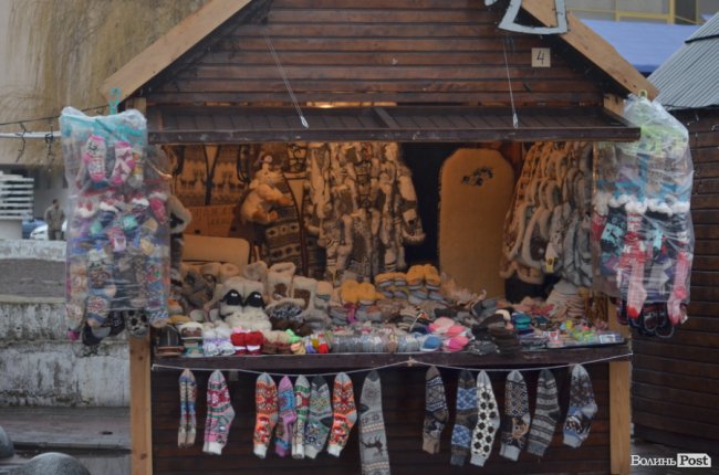 Від і до: що і за скільки пропонують купити на різдвяному ярмарку в центрі Луцька. ФОТО