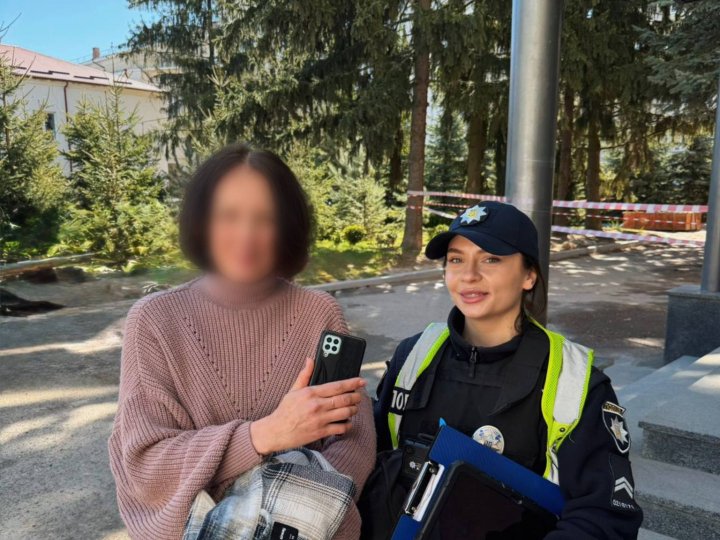 На Волині патрульні допомогли повернути жінці мобільний телефон
