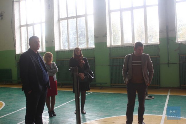 Через дірявий дах може обвалитись стіна школи на Волині. ФОТО