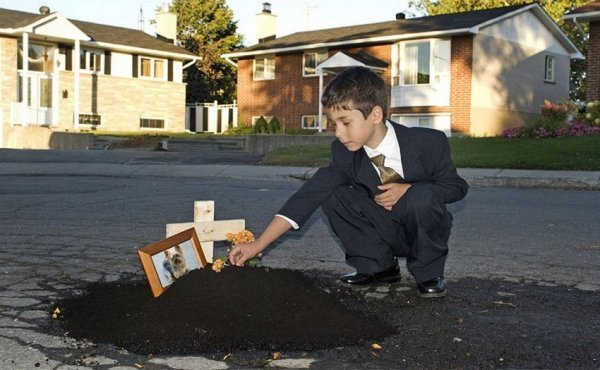 Як привернути увагу до поганого стану доріг. ФОТО