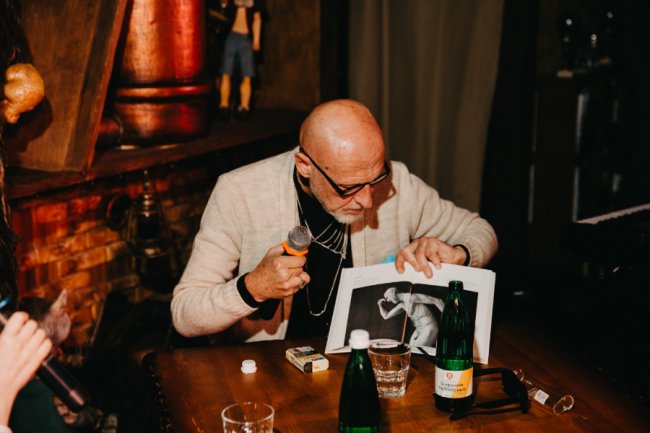 Юрій Іздрик розповів про ню-зйомки, статус секс-символа та дитячі спогади про Луцьк