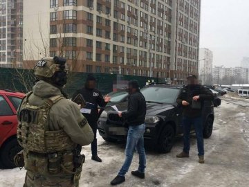 Викрав людину та вимагав мільйонний викуп: затримали працівника СБУ