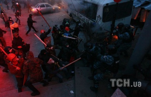 Бійки у Києві. ФОТО. ВІДЕО. НАЖИВО
